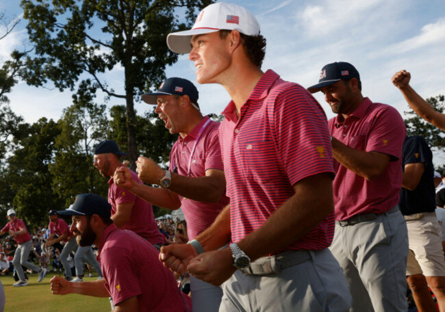 chicago-united-states-27th-sep-2026-united-states-players-celebrate-after-jacob-bridgeman-of-the-united-state-won-his-singles-match-against-international-team-player-si-woo-kim-of-south-korea-to-g