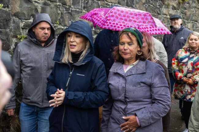 27092026-portadown-northern-ireland-first-minister-of-ni-michelle-oneill-and-sinn-fein-party-president-mary-lou-mcdonald-at-a-protest-where-over-two-thousand-people-have-gathered-near-drumcree
