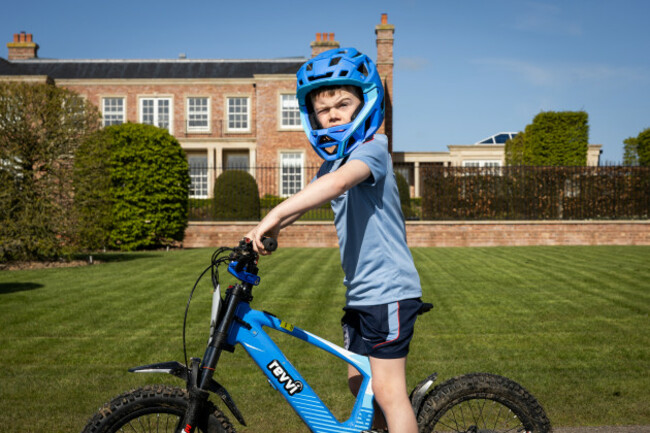 Embargoed until 15 Sept -THE ROONEYS-KS-2