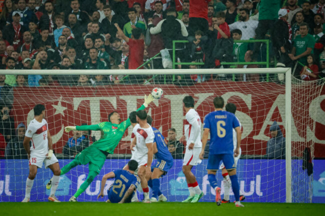 bursa-turkey-28th-sep-2026-bursa-turkey-september-28-alessandro-bastoni-of-italy-kicks-the-ball-during-the-uefa-nations-league-202627-league-phase-matchday-2-league-a-group-1-match-between