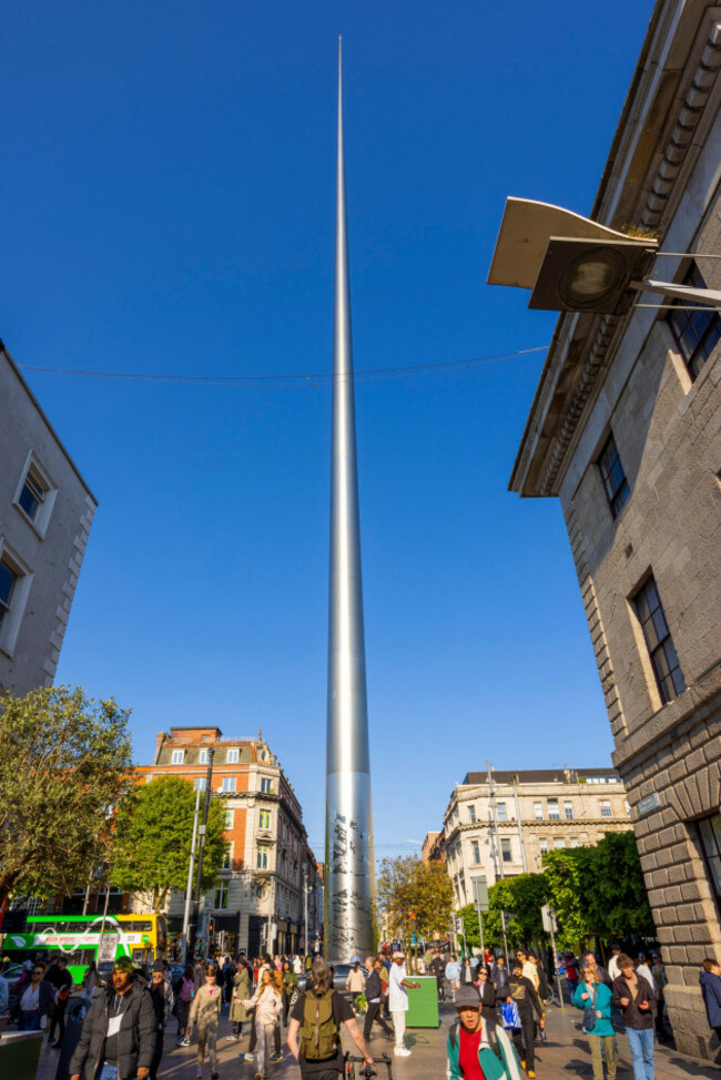 visitors-gather-around-the-spire-of-dublin-in-the-city-center-during-a-clear-day-in-springtime