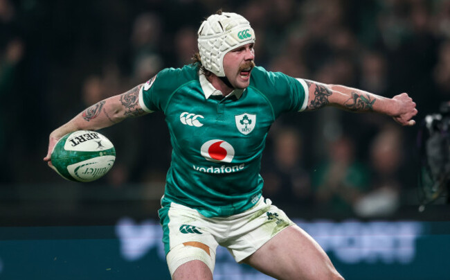mack-hansen-celebrates-scoring-his-sides-first-try-of-the-match