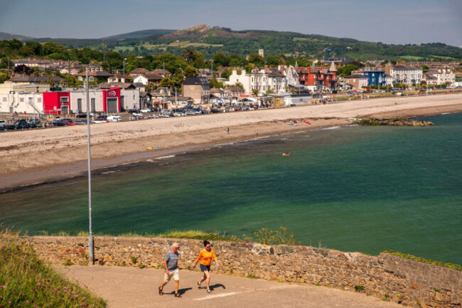 people-walking-near-the-entrance-to-the-bray-to-greystones-cliff-walk-overlooking-bray-seafront-county-wicklow-ireland