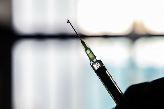 medical-injection-filled-with-drug-ready-to-use-under-bright-light