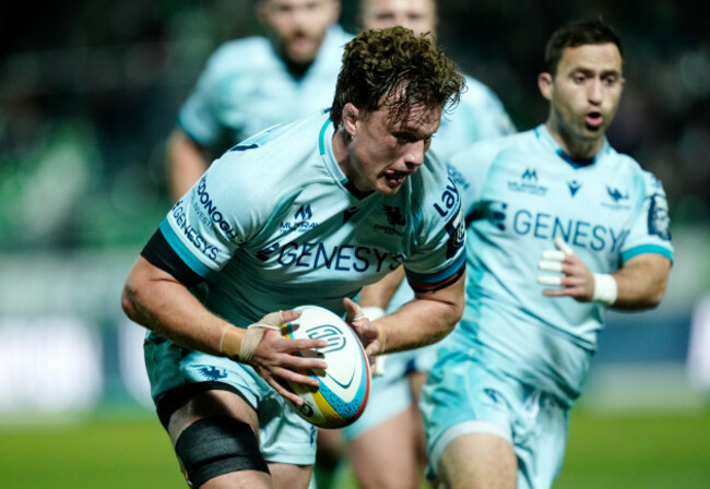 cian-prendergast-on-his-way-to-scoring-a-try