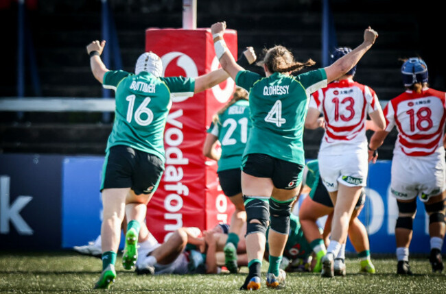 beth-buttimer-and-jane-clohessy-celebrate-alana-mcinerneys-try