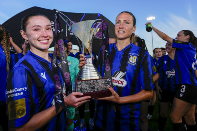 madie-gibson-and-melissa-okane-with-the-trophy