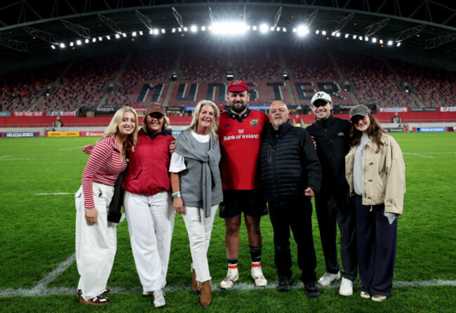 jack-aungier-with-his-family