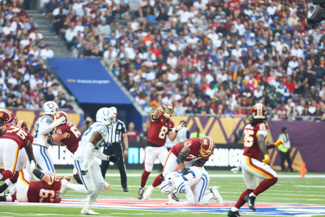 london-england-uk-4th-oct-2026-quarterback-marcus-mariota-8-of-washington-commanders-throws-the-ball-in-the-nfl-202627-regular-season-game-week-4-between-indianapolis-colts-and-washington-comma
