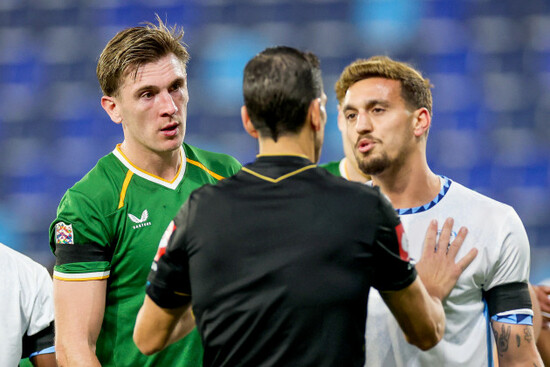 juan-martinez-munuera-speaks-with-yarden-shua-and-jimmy-dunne