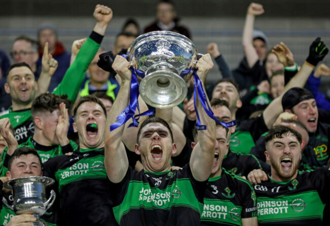 luke-connolly-lifts-the-cup