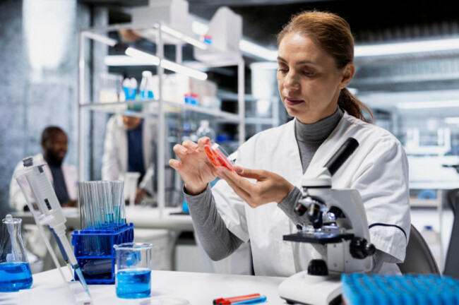 laboratory-expert-inspecting-petri-dish-sample-for-contamination-signs-researcher-in-modern-lab-looking-at-bacterial-culture-studying-cell-culture-progress-doing-experiments