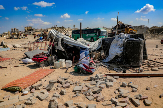 gaza-palestine-a-palestinian-family-displaced-from-gaza-city-spreads-out-on-the-road-due-to-the-lack-of-a-tent-or-any-other