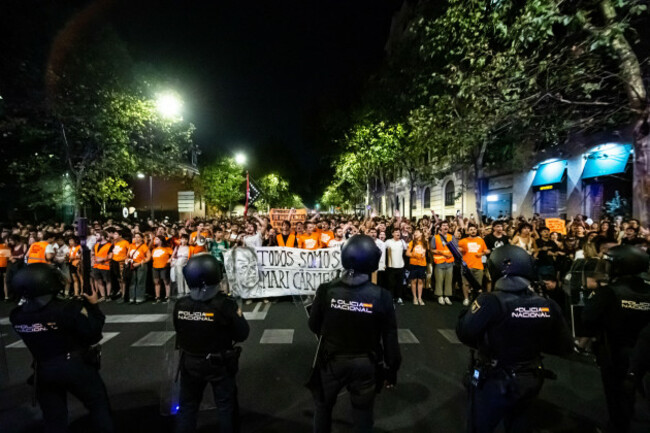 ipa88886886-madrid-spain-september-23-2026-thousands-of-people-gathered-outside-a-property-owned-by-the-community-of-madrid-in-madrids-chamberi-district-during-a-demonstration-in-support-of-mar