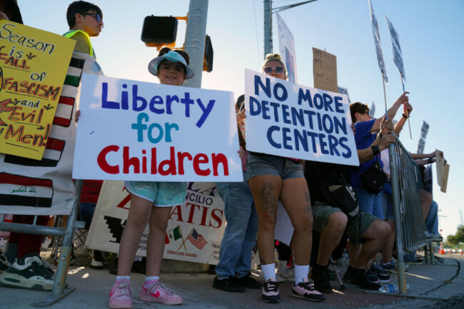 san-antonio-texas-usa-7th-oct-2026-people-protest-us-president-donald-trump-during-a-midterm-election-campaign-rally-at-freeman-coliseum-in-san-antonio-trump-is-campaigning-in-support-of-republi