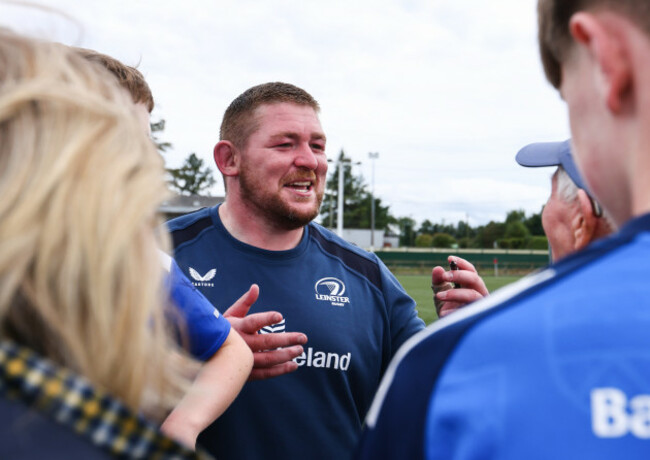 tadhg-furlong-signs-autographs-for-fans-after-training