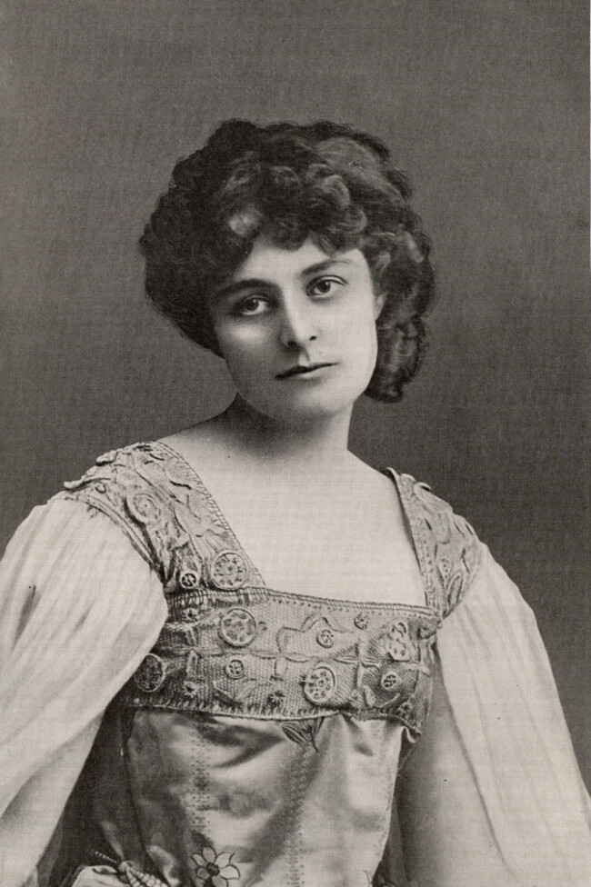 a-halftone-print-depicting-maud-gonne-18651953-the-irish-revolutionary-and-actress-an-ardent-irish-nationalist-and-suffragette-she-co-founded-the-daughters-of-ireland-inghinidhe-na-heireann-an