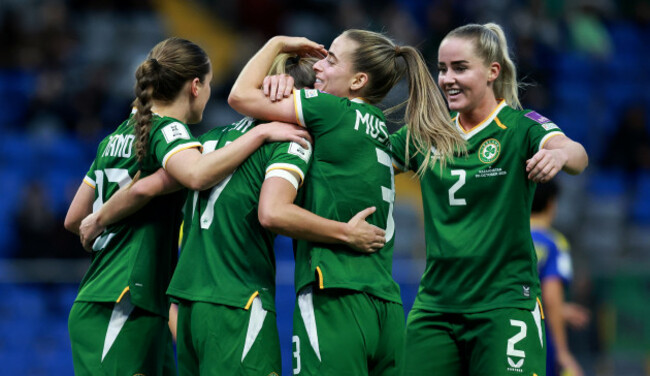 jamie-finn-celebrates-scoring-a-goal-with-teammates