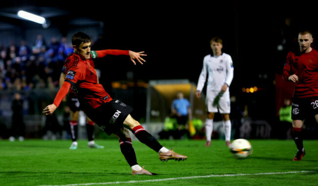 dawson-devoy-shoots-on-goal
