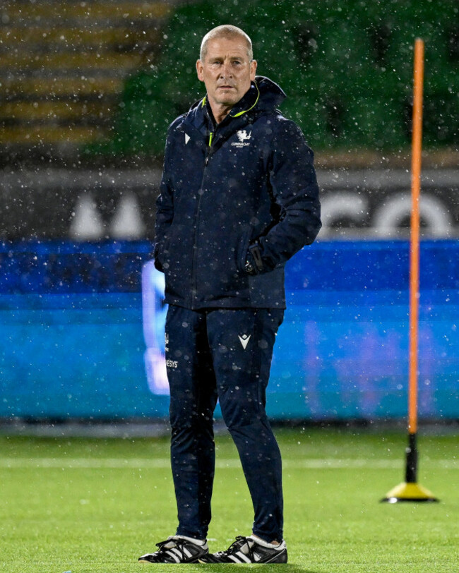 stuart-lancaster-during-the-warm-up-ahead-of-the-match