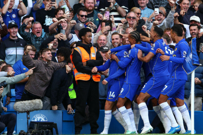 london-uk-10th-oct-2026-jordan-henderson-of-chelsea-celebrates-scoring-his-sides-fifth-goal-with-team-mates-during-the-premier-league-match-between-chelsea-fc-and-afc-bournemouth-at-stamford-bri