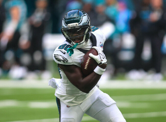 london-uk-11th-oct-2026-philadelphia-eagles-darius-cooper-wide-receiver-80-runs-through-for-a-touch-down-in-the-second-quarter-during-the-2026-london-games-philadelphia-eagles-vs-jacksonvill