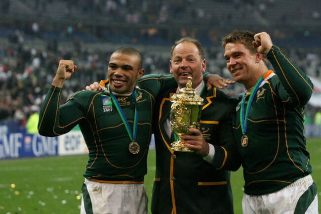 south-africa-head-coach-jake-white-c-bryan-habana-l-and-captain-john-smit-r-celebrate-with-the-trophy-following-their-teams-victory-at-the-end-of-the-irb-rugby-world-cup-2007-final-england-v