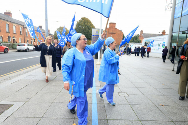 036Nurses Lunchtime Protest_90756715