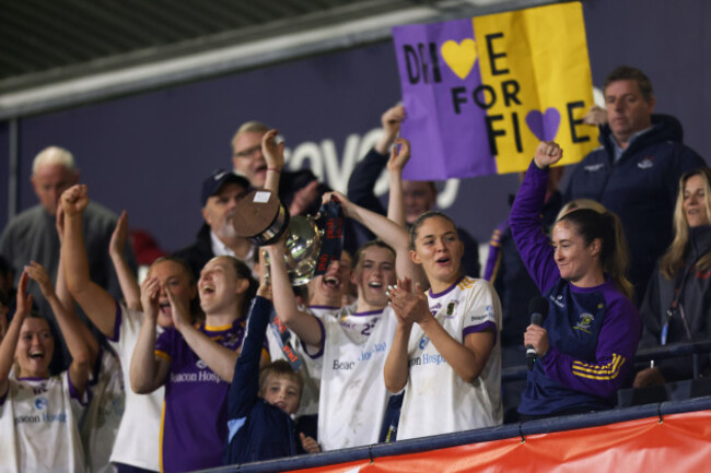 kilmacud-crokes-celebrate-winning