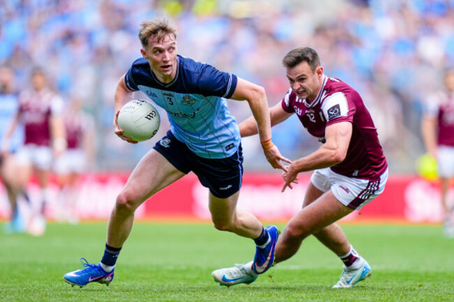 eoin-kennedy-in-action-against-cillian-mcdaid
