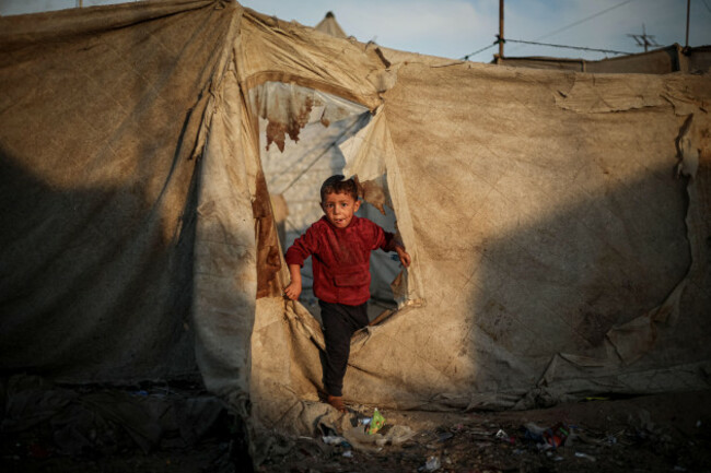 gaza-city-gaza-strip-palestinian-territory-13th-oct-2026-palestinians-go-about-their-daily-activities-in-gaza-city-amid-widespread-destruction-and-difficult-living-conditions-following-years-of-c