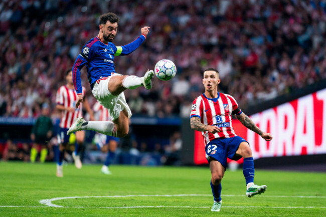 madrid-spain-october-13-bruno-fernandes-of-manchester-united-during-the-uefa-champions-league-202627-league-phase-md2-match-between-atletico-de-madrid-and-manchester-united-at-riyadh-air-metropol