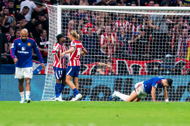 madrid-spain-october-13-lookman-of-atletico-de-madrid-celebrates-goal-with-teammates-during-the-uefa-champions-league-202627-league-phase-md2-match-between-atletico-de-madrid-and-manchester-unite