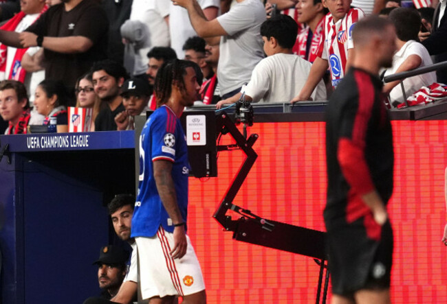 manchester-uniteds-leny-yoro-leaves-the-pitch-after-being-shown-a-red-card-during-the-uefa-champions-league-league-phase-match-at-the-riyadh-air-metropolitano-stadium-in-madrid-spain-picture-date