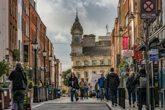 people-walking-at-south-william-street-dublin-ireland