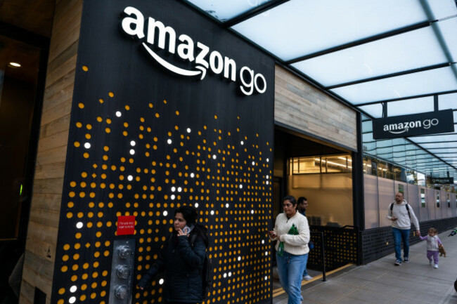 seattle-usa-28th-jan-2026-amazon-sends-shockwaves-through-the-south-lake-union-with-the-announcement-of-16000-layoffs-this-follows-the-14000-cuts-made-last-year-yesterday-the-tech-giant-also-anno