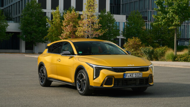 kia-k4-gtline-sparkling-yellow-static-digital-1920x1080-001