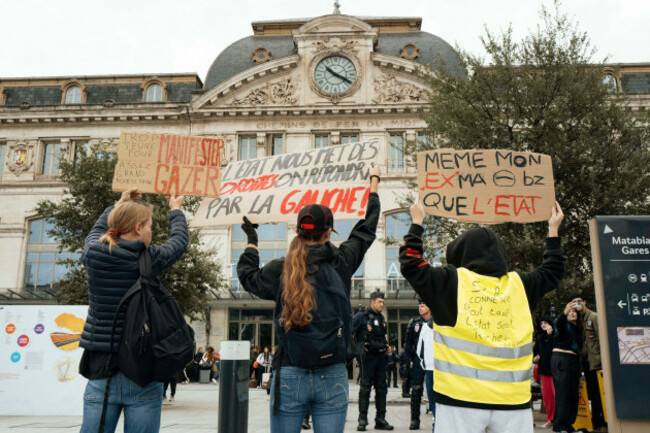 the-start-of-a-demonstration-protesting-against-the-high-cost-of-living-in-toulouse-france-on-october-17-2026-as-part-of-a-nationwide-call-for-mobilisation-bringing-together-various-groups-expressi