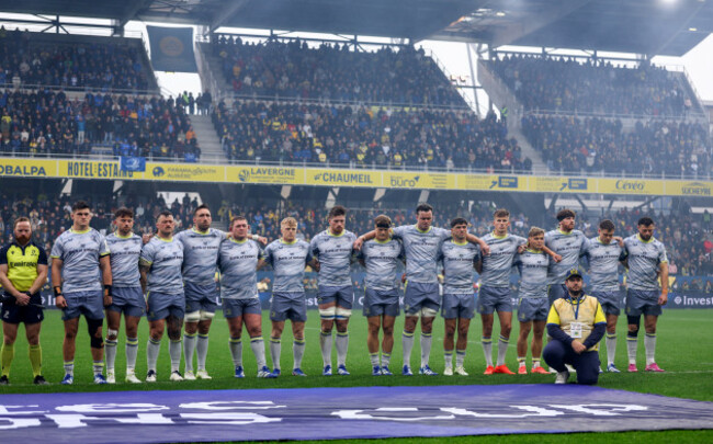 a-view-of-the-leinster-team-during-a-tribute-to-hyron-andrews