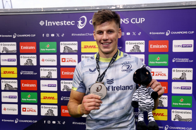 sam-prendergast-is-awarded-with-the-investec-player-of-the-match-award