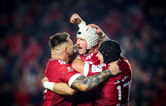 fineen-wycherley-celebrates-scoring-his-sides-fourth-try-with-team-mates