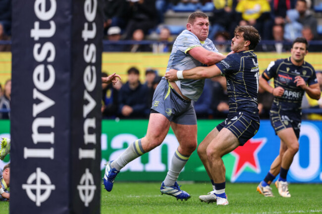 tadhg-furlong-comes-up-against-leon-darricarrere