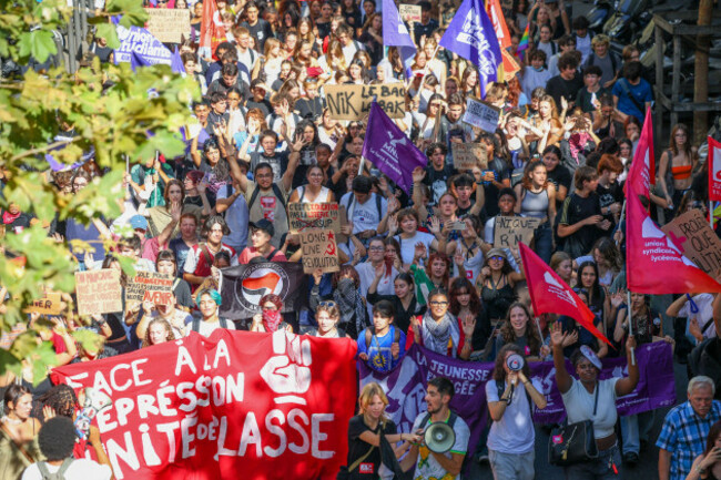 marseille-france-29th-sep-2026-demonstrators-carrying-banners-and-flags-march-during-the-high-school-student-protest-hundreds-of-high-school-and-university-students-demonstrated-in-the-streets-o
