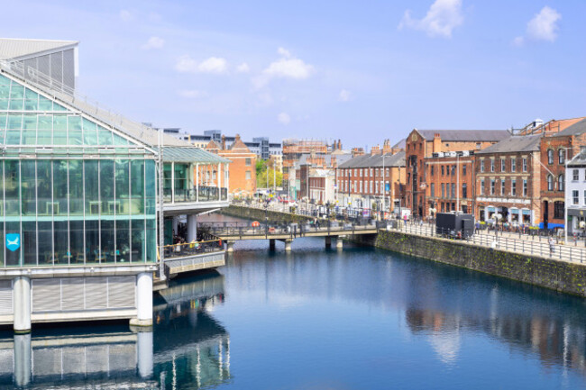 hull-uk-exterior-of-princes-quay-shopping-centre-built-over-princes-dock-kingston-upon-hull-yorkshire-england-uk-gb-europe