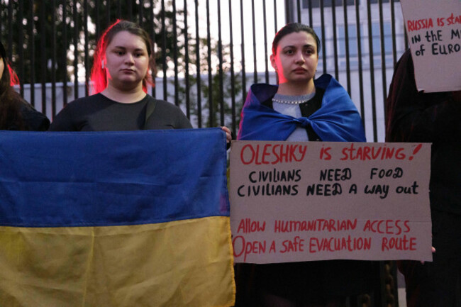 warsaw-masovian-voivodeship-poland-6th-oct-2026-protesters-hold-placards-calling-for-international-humanitarian-action-during-a-demonstration-outside-the-us-embassy-in-warsaw-protesting-the-human