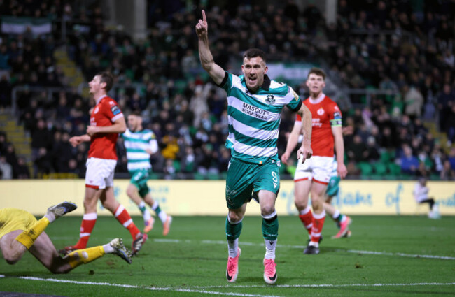 aaron-greene-celebrates-scoring-his-sides-third-goal