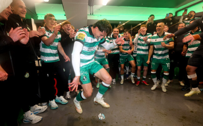 john-mcgovern-celebrates-winning-the-league-of-ireland-in-the-dressing-room