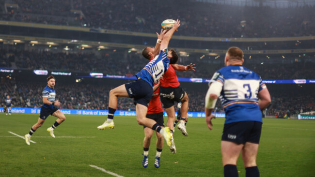 shay-mccarthy-and-jimmy-obrien-contest-for-a-high-ball