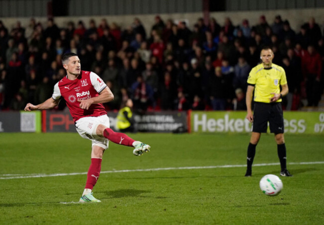 fleetwood-uk-27th-oct-2026-ronan-coughlan-of-fleetwood-town-score-the-first-penalty-1-0-during-the-fleetwood-town-vs-arsenal-carabao-cup-match-at-highbury-stadium-fleetwood-picture-credit-should