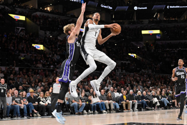 san-antonio-spurs-center-victor-wembanyama-1-goes-to-the-basket-against-sacramento-kings-center-domantas-sabonis-during-the-first-half-of-an-nba-basketball-game-tuesday-oct-27-2026-in-san-anton